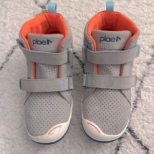 New in box - PLAE Max kids boot - Limestone (light gray) - kids size 2